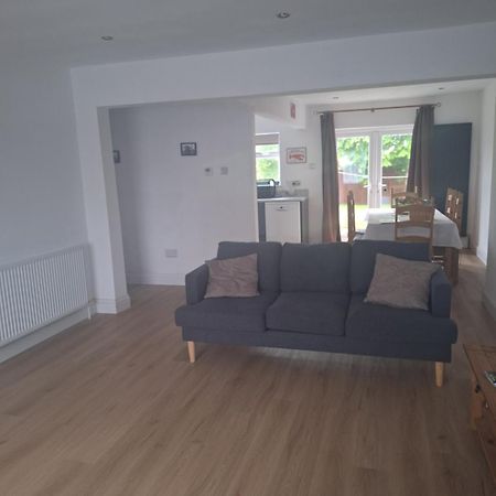 Cheltenham - 3 Bedroom, Parking, Disneyplus Kültér fotó