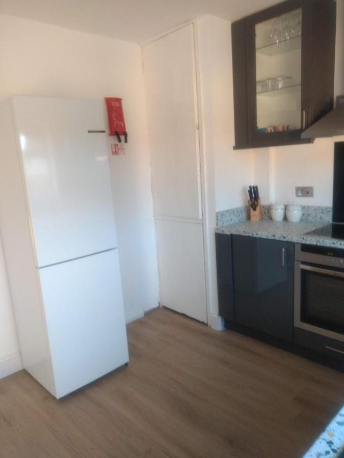 Cheltenham - 3 Bedroom, Parking, Disneyplus Kültér fotó