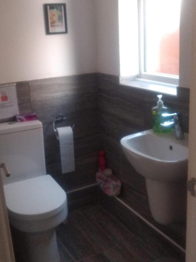 Cheltenham - 3 Bedroom, Parking, Disneyplus Kültér fotó
