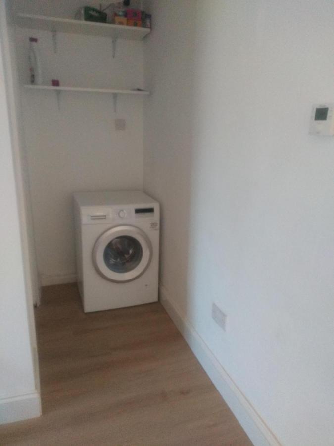 Cheltenham - 3 Bedroom, Parking, Disneyplus Kültér fotó