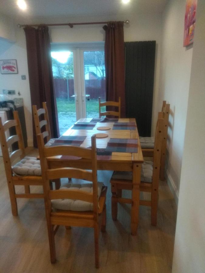 Cheltenham - 3 Bedroom, Parking, Disneyplus Kültér fotó