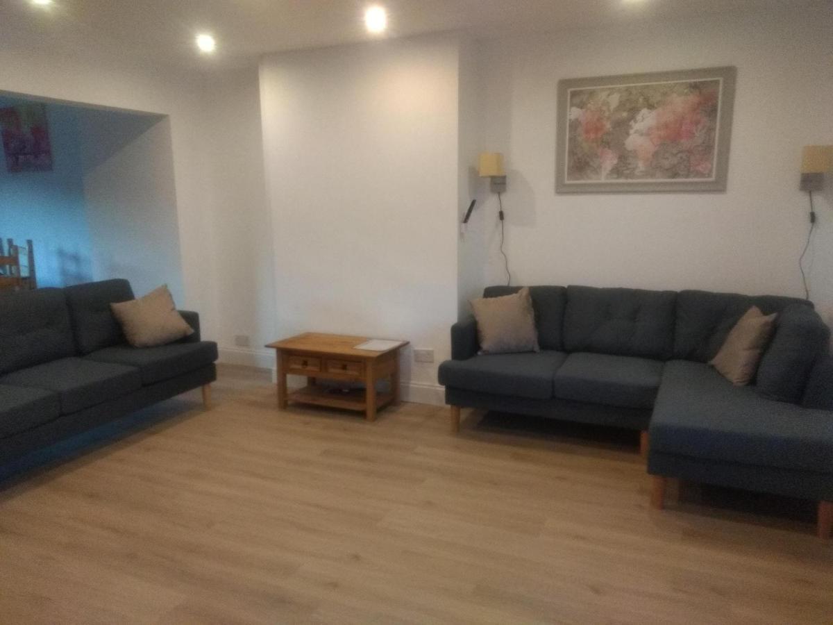 Cheltenham - 3 Bedroom, Parking, Disneyplus Kültér fotó