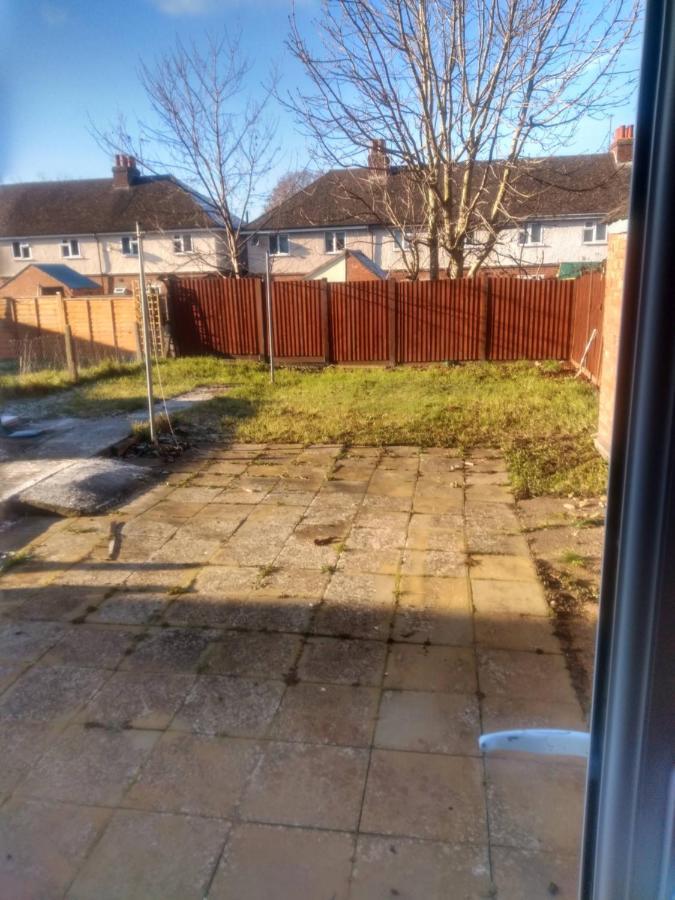 Cheltenham - 3 Bedroom, Parking, Disneyplus Kültér fotó