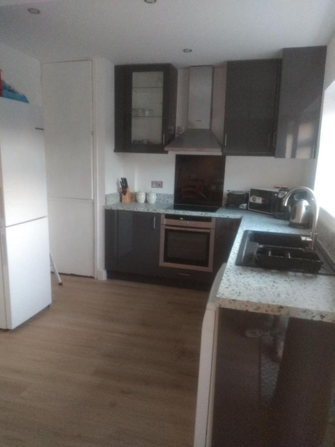 Cheltenham - 3 Bedroom, Parking, Disneyplus Kültér fotó